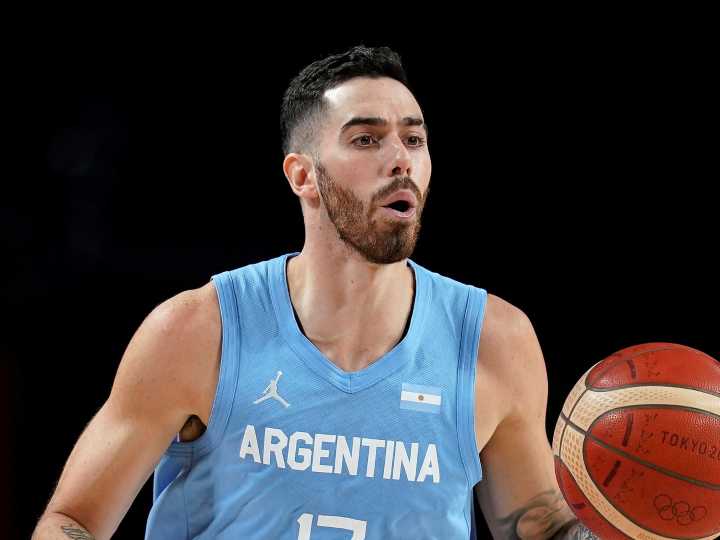 Luca Vildoza y su esposa fueron detenidos en Italia acusados de agredir a una enfermera de la Cruz Roja