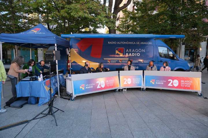 Aragón Radio celebra su 20 aniversario en la calle y presenta sus novedades de temporada