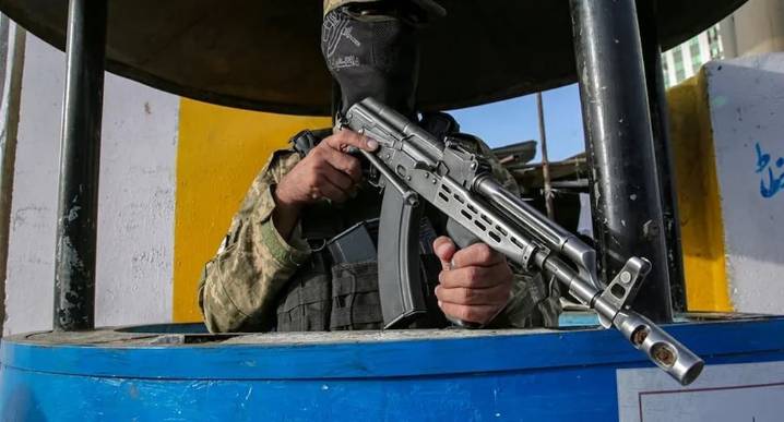 Talibanes confirman negociaciones en Doha tras ataques aéreos de Pakistán en Afganistán últimas