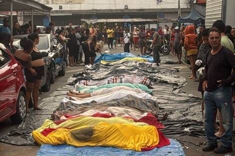 Más de 130 muertes en Río de Janeiro: hallan más de 70 cadáveres en las favelas y los vecinos los acumulan en las calles