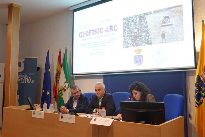 La UCA impulsa el diálogo entre geofísica y arqueología en las jornadas GEOFISIC