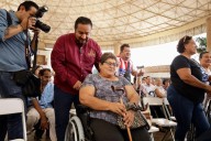 Gobierno del Estado de Colima entrega apoyos a población con discapacidad