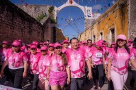 Pueblo Mágico de Izamal se pinta de rosa con la carrera para sensibilizar sobre el cáncer de mama