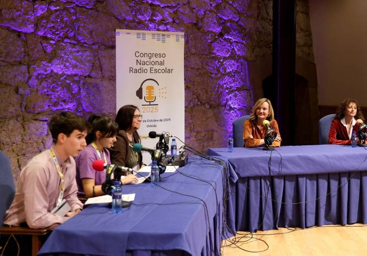 Pilar Alegría, en Asturias: «La prioridad son los docentes»