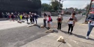 Bloquean avenida Chimalcoyotl en Tlalpan en protesta por desaparición de una joven en el sur de la CDMX