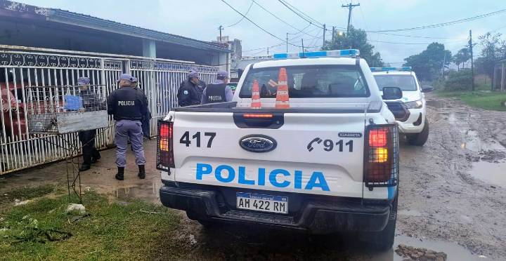 Detienen a un hombre por amenazar a su pareja con un arma de fuego