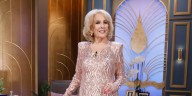 Mirtha Legrand sorprendió en su programa con un vestido de escote redondo, hombros armados y bordados artesanales