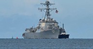 Buque destructor de EEUU zarpa tras varios días frente a costas de Venezuela