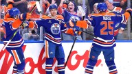 McDavid puts Oilers on notice with 2-year, $25 million contract