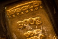 'Storm of volatility' carries gold past $4,000 per ounce