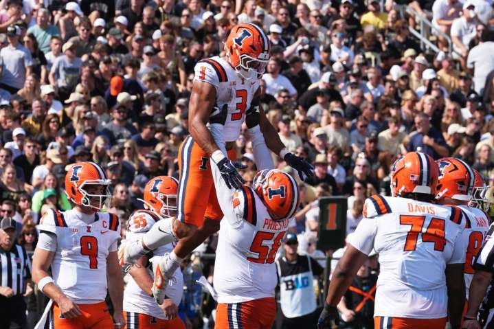 Big Ten football preview: No. 1 Ohio State visits No. 17 Illinois