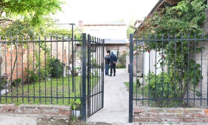 Doble femicidio del Barrio Thompson: "Al hombre de la moto ya lo había visto salir de esa casa"