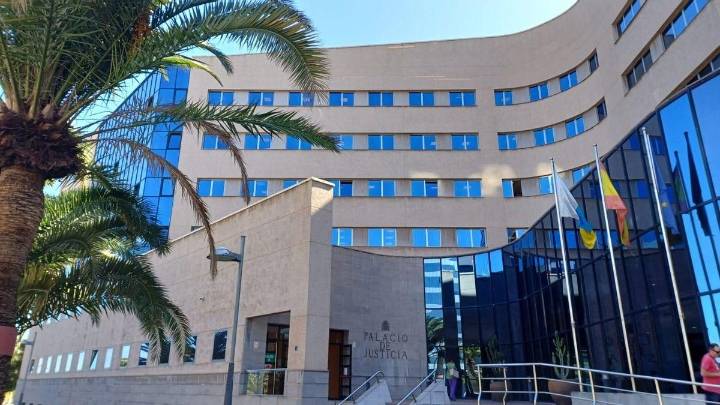 Una mujer afronta 15 años de cárcel por matar a un hombre en un parque en Arona