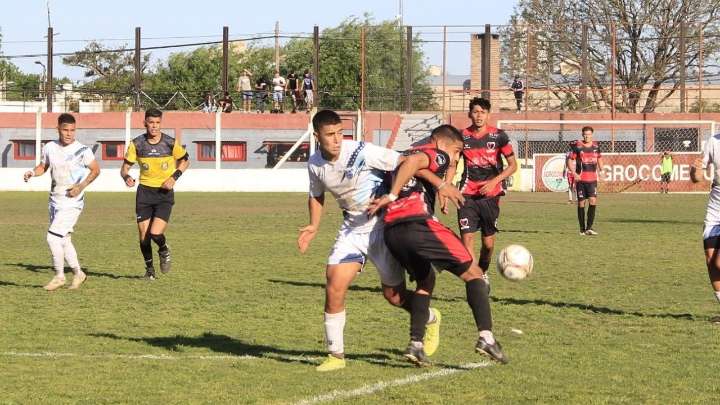 Empate de Colón en el debut Regional