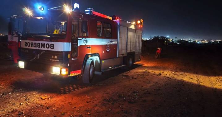 Murió una persona en un incendio en Roca: su casa ardió en llamas y quedó atrapada, buscan identificarla