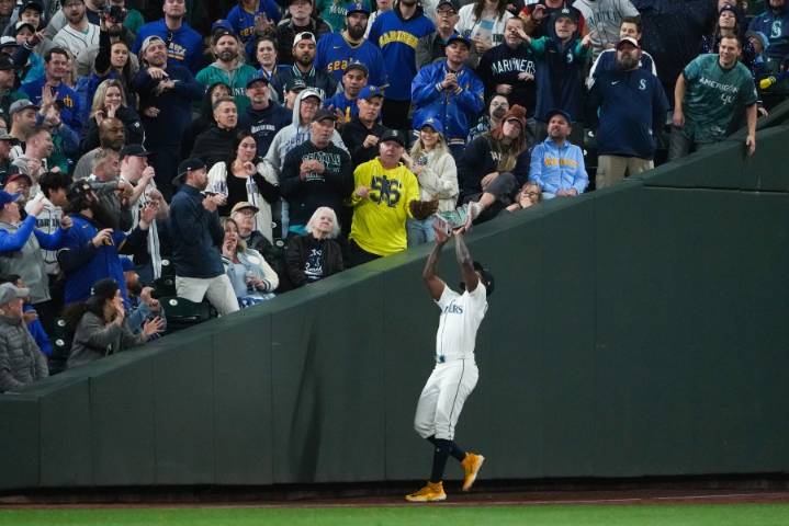 Polanco hits winning single in the 15th inning as the Mariners beat the Tigers to advance to ALCS