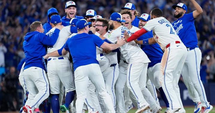 George Springer’s epic home run helps send the Toronto Blue Jays to the World Series with ALCS Game 7 win over Seattle