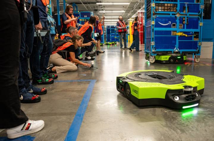 Amazon planning to replace 600K workers with robots: report