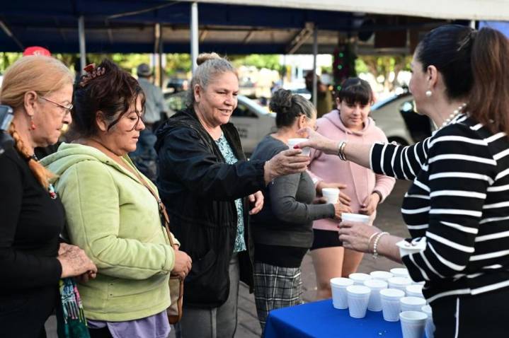 DIF Zamora brindó apoyo alimentario y atención médica a personas varadas por...