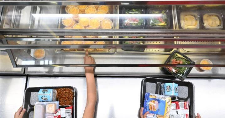 Missouri’s Apple Crunch Off linksschool meals to local orchards
