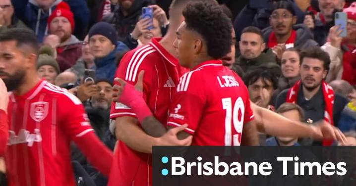 Gibbs-White puts Forest in front