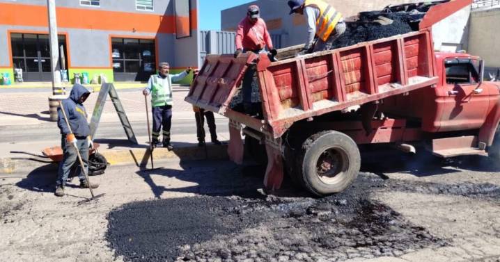 Inicia Tulancingo labores de bacheo en bulevares Centenario y La Joya