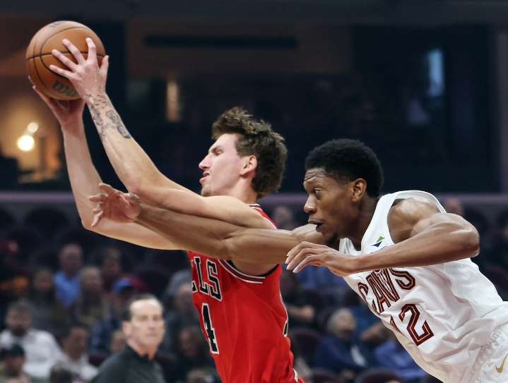 “He looks like Kawhi Leonard”: Cavs forward continues impressive summer in preseason opener