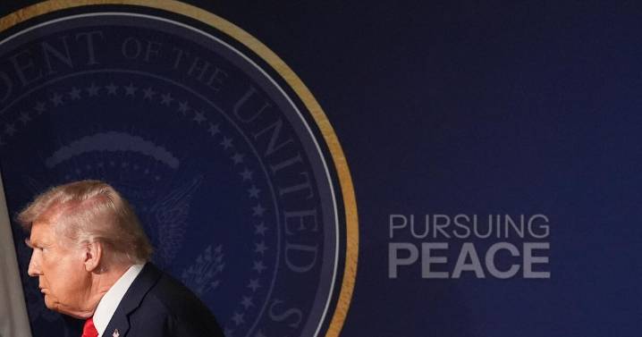 Pese a nominaciones, expertos dicen que es poco probable que Trump gane este año el Nobel de la Paz