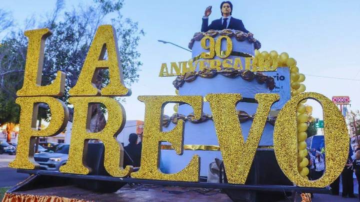 Inicia celebración del 90 aniversario de “La Prevo” con desfile de alumnos y bastoneras