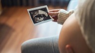 La contaminación del aire durante el embarazo podría frenar el desarrollo cerebral de los bebés