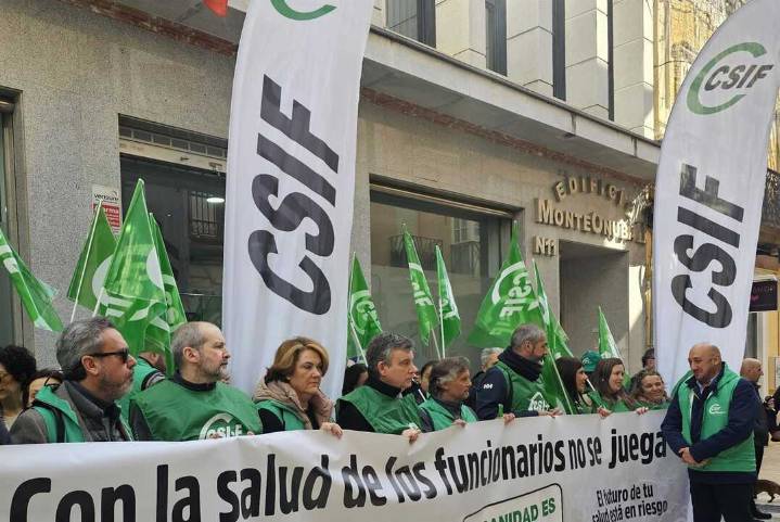 Los sindicatos CSIF, CCOO y UGT se movilizan este jueves en Córdoba para exigir mejoras salariales y refuerzo de los servicios públicos
