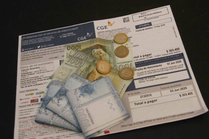 Devolverán $2 mil por 6 meses tras cobros excesivos en las cuentas de la luz