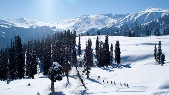 Hyderabad to Kashmir: Your 2025 guide to valley’s first snowfall