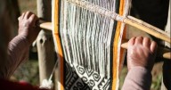 Taller gratuito de telar en Salta: cómo participar y aprender a crear portavasos circulares