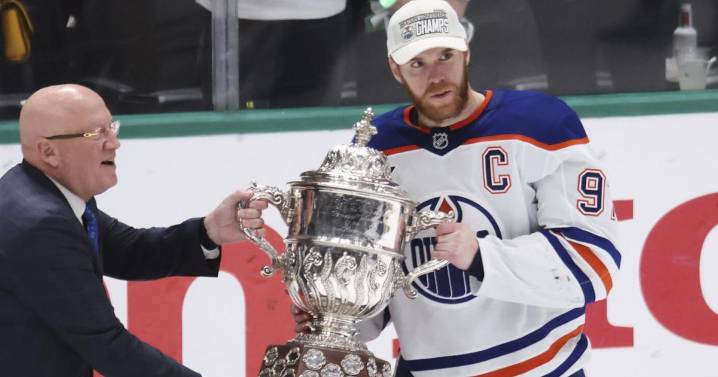 Monday's NHL Notebook: McDavid signs team-friendly extension, more