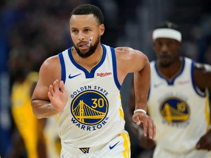 Video: el show de Curry en su primer partido de pretemporada con los Warriors