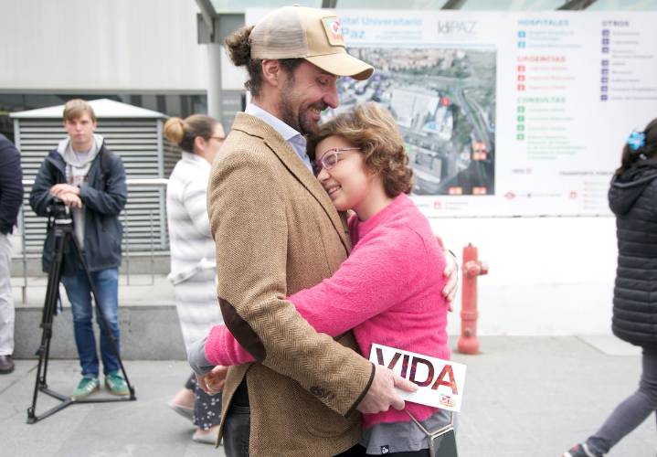 Un medicamento viviente que cabe en una cuchara salva la vida de ocho jóvenes con el cáncer infantil más común