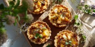 Tartaletas de pera y mango: las mini pizzas gourmet que combina frescura y elegancia