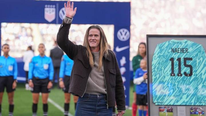 Ex-USWNT star Alyssa Naeher opens up on USA soccer's GK plan: 'Fun to see different goalkeepers come through'
