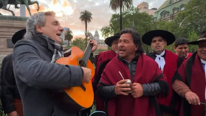 Reclamo por obras | El gobernador salteño agradeció a Facundo Saravia por acompañarlo en Plaza de Mayo