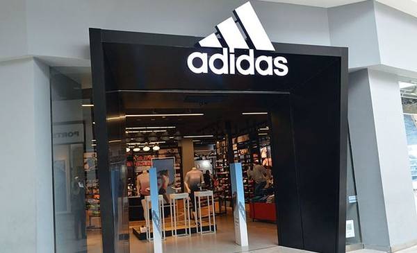 Mega outlet de Adidas: liquida zapatillas y camisetas por $30.000