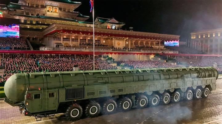 Corea del Norte presentó un misil que le permitirá atacar varios objetivos y superar…