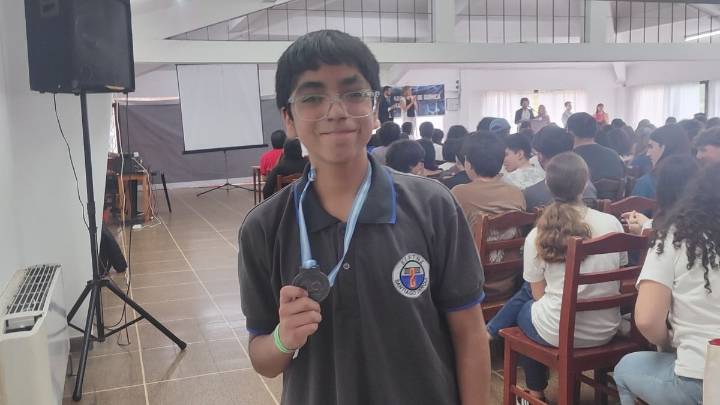 Medalla de plata para un alumno de la Técnica N°2 en la Olimpiada Nacional de Química