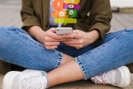 Así hablan los adolescentes en redes: qué significan MOS y DOS