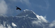 Hundreds of trekkers on Mount Everest rescued