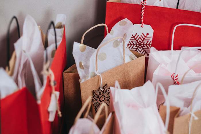 Holiday shoppers get head start in October to score deals ahead of season, survey finds