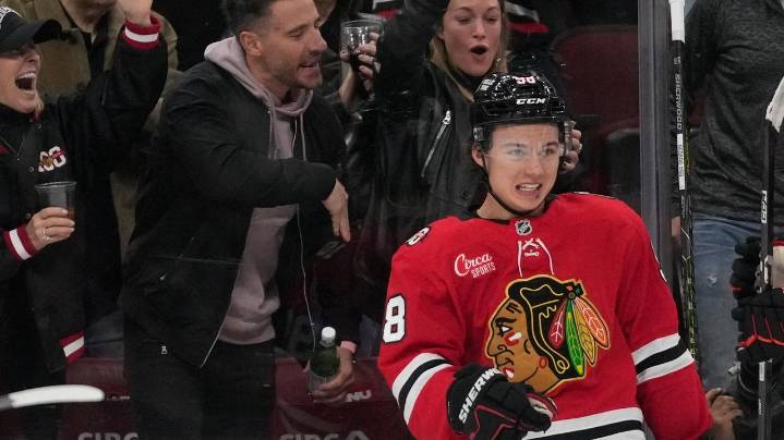 Connor Bedard scores 3 times as the Blackhawks knock off the Senators 7