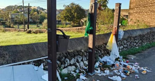 «Una imagen vale más que mil palabras…»: indignación en Establiments con los tótems de basura