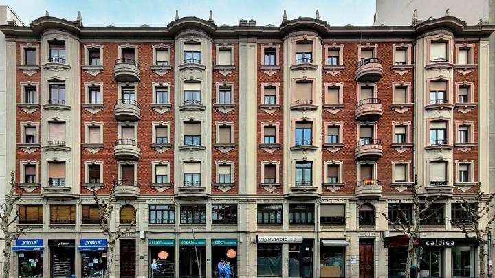 Edificios emblemáticos de León: Paseo de la Facultad, 3