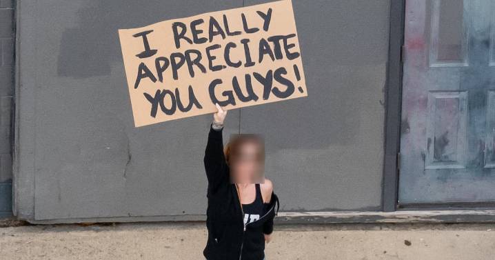 ICE Takes Victory Lap Over Lone Supporter in Portland Amid Trump’s Push to Deploy National Guard Troops